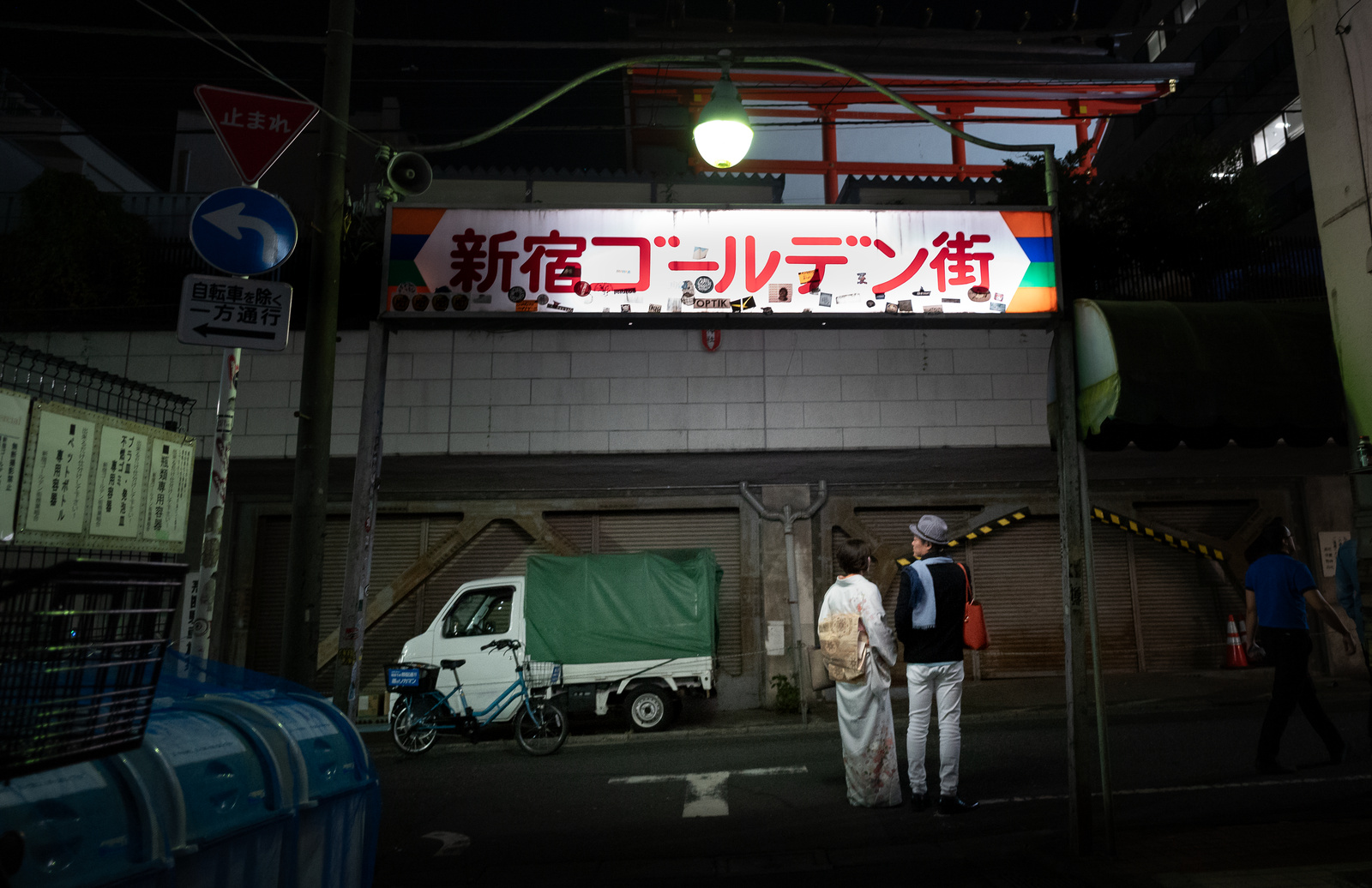 Golden Gai Entrance by Joel Aron